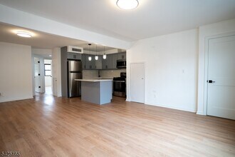 27 Alan Terrace in Jersey City, NJ - Building Photo - Building Photo