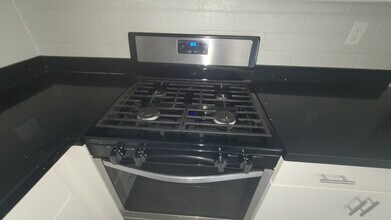 5709 N 8th Pl, Unit 5709 in Phoenix, AZ - Foto de edificio - Building Photo