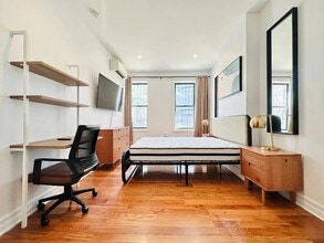 56-54 Myrtle Ave in Queens, NY - Building Photo - Building Photo