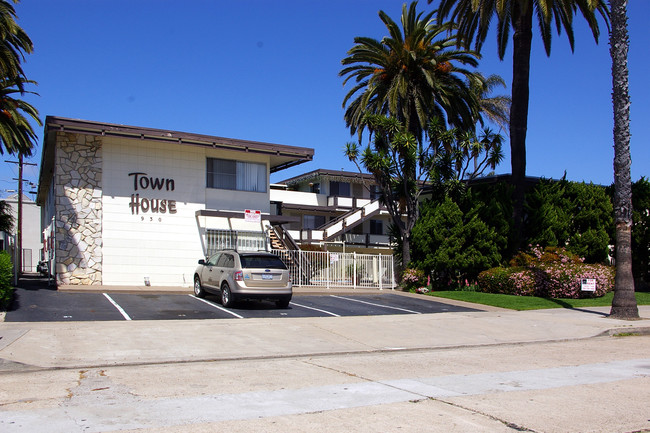 930 Thomas Ave in San Diego, CA - Building Photo - Building Photo