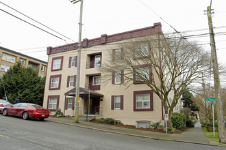 QA Queen Anne Court in Seattle, WA - Foto de edificio - Building Photo