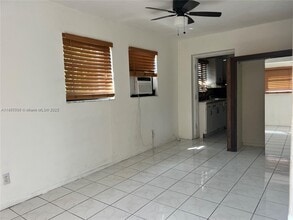 7021 SW 30th St in Miramar, FL - Building Photo - Building Photo