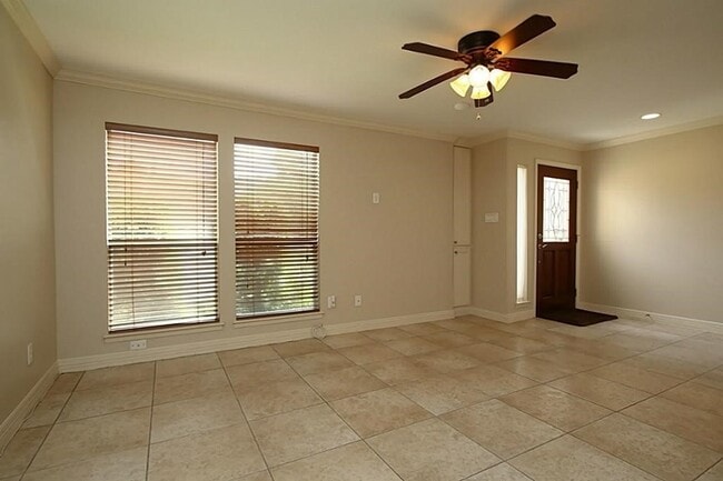 property at 5228 Woodlawn Pl