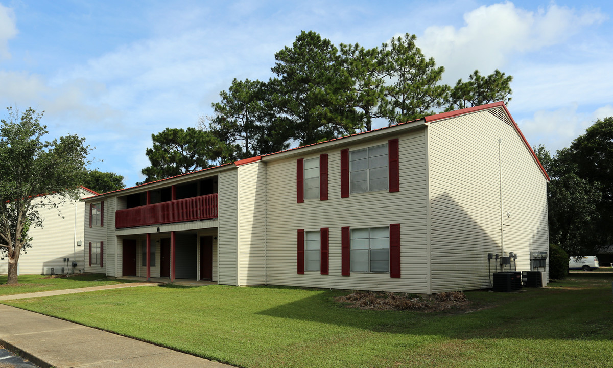 Creekside Apartments in Mobile, AL - Building Photo