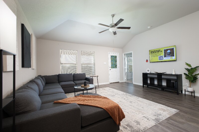 5019 Topaz Bnd in San Antonio, TX - Building Photo