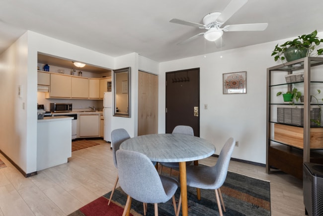 7900 Harwood Ave in Wauwatosa, WI - Building Photo - Building Photo