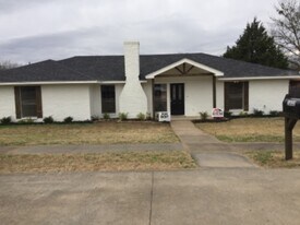 1832 Woodbridge Dr in Sulphur Springs, TX - Building Photo