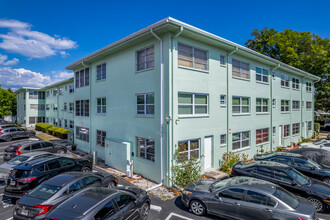 The 7 Oaks in St. Petersburg, FL - Foto de edificio - Building Photo