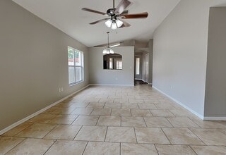 430 Maple Pointe Dr in Seffner, FL - Building Photo - Building Photo