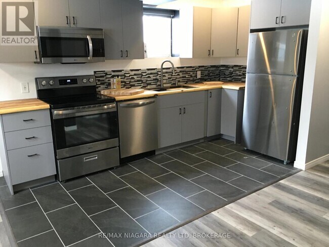 7701 Cortina Crescent in Niagara Falls, ON - Building Photo - Building Photo