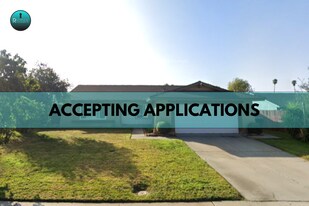 270 W Campus View Dr in Riverside, CA - Building Photo