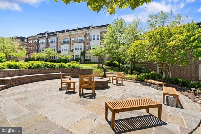 property at 500 Overlook Park Dr