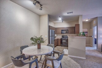 Spring Creek Apartments in Crestview, FL - Foto de edificio - Building Photo