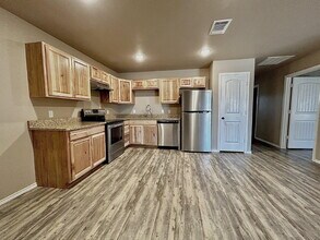 7413 5th St in Lubbock, TX - Building Photo - Building Photo