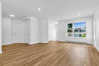 2019 Rue Sainte-Hélène in Longueuil, QC - Building Photo - Building Photo