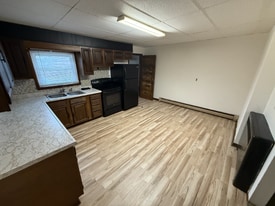 949 W Pike St in Clarksburg, WV - Building Photo