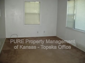 2412 SW Seabrook Ave in Topeka, KS - Building Photo - Building Photo