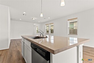 448 Chaste Tree Dr in San Marcos, TX - Foto de edificio - Building Photo