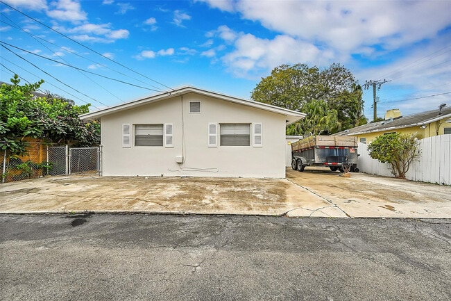 604 SW 6th Ave in Fort Lauderdale, FL - Building Photo - Building Photo