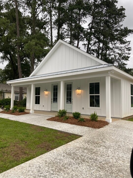 450 S 1st St in Ponchatoula, LA - Foto de edificio