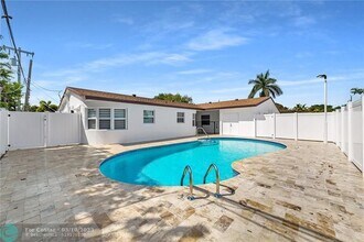 5122 NE 19th Ave in Fort Lauderdale, FL - Building Photo - Building Photo