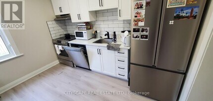 743 Cannon St E in Hamilton, ON - Building Photo - Building Photo