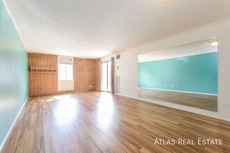2880 S Locust St in Denver, CO - Building Photo - Building Photo