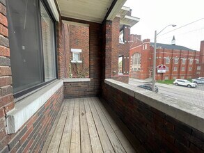 827 Main St E in Hamilton, ON - Building Photo - Building Photo