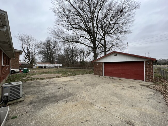 4406 Clarene Dr in Louisville, KY - Building Photo - Building Photo
