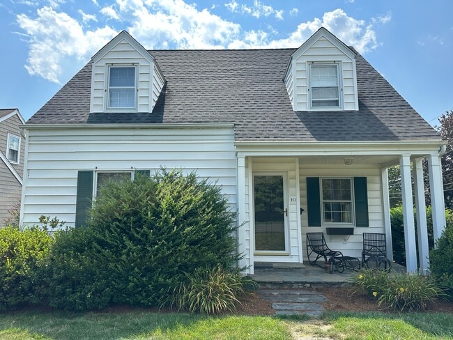 property at 10 Ludlow Manor