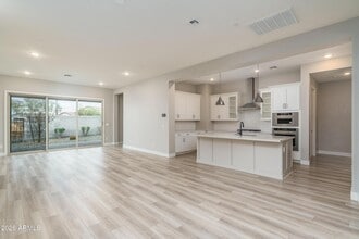 14058 W Hubbell St in Goodyear, AZ - Foto de edificio - Building Photo