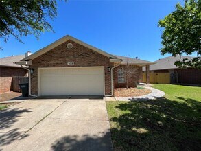 909 Pruett Dr in Edmond, OK - Building Photo - Building Photo