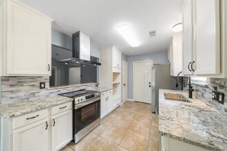 16330 Autumn Wind Dr in Houston, TX - Building Photo - Building Photo