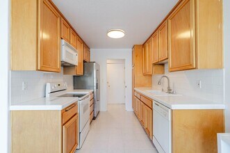 13543 Moorpark St in Sherman Oaks, CA - Foto de edificio - Building Photo