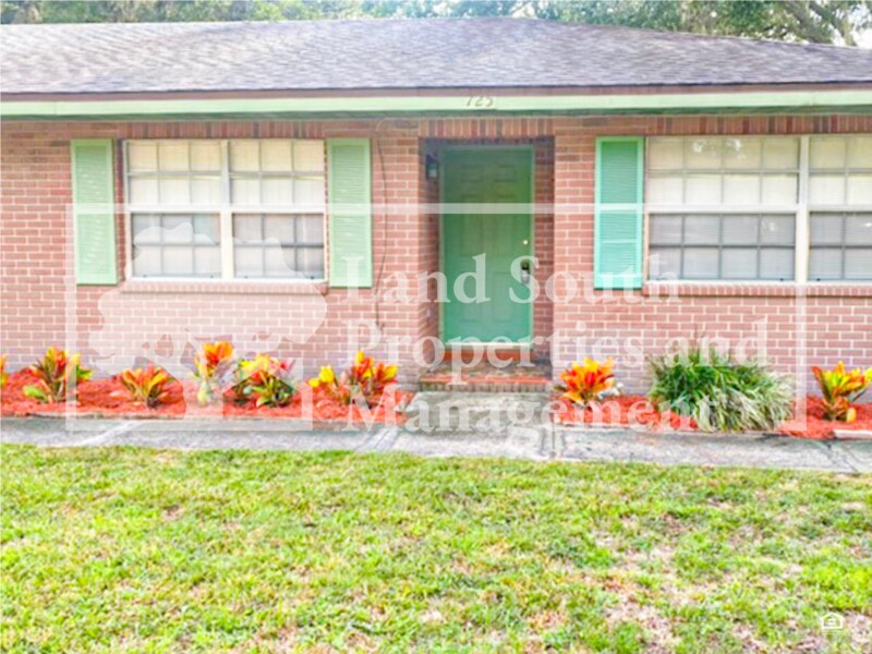 725 W Daughtery Rd in Lakeland, FL - Building Photo