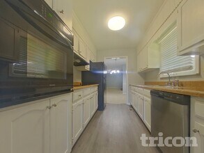 490 Rocky Creek Dr in Roswell, GA - Building Photo - Building Photo