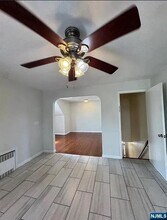 309 E 17th St in Paterson, NJ - Foto de edificio - Building Photo