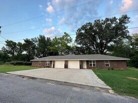 218 Cheek St in Mineola, TX - Building Photo