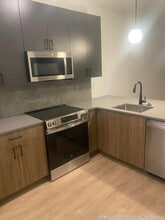 199 Gardner St, Unit 313 in Boston, MA - Building Photo - Building Photo