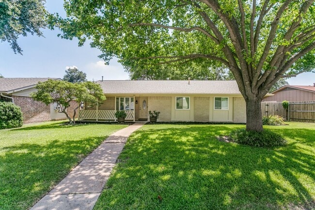 property at 1808 Ridgewood Dr