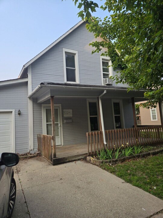 604 E Jefferson St in Winterset, IA - Building Photo