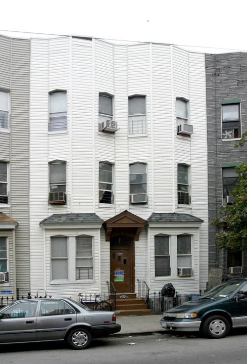 319 Harman St in Brooklyn, NY - Building Photo