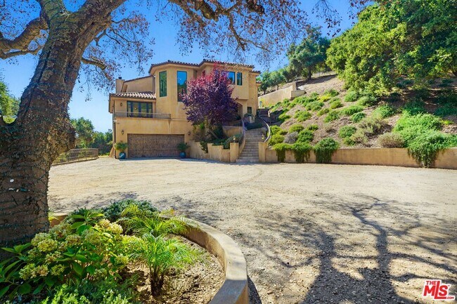 4322 Escondido Dr in Malibu, CA - Foto de edificio - Building Photo