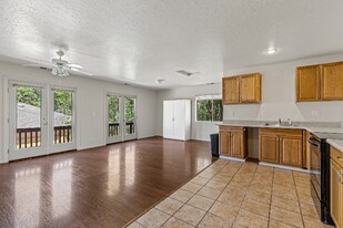 1310 E Trevor Way, Unit STUDIO in Flagstaff, AZ - Building Photo