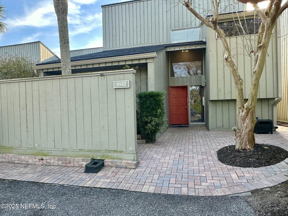 9942 Sawgrass Dr E in Ponte Vedra Beach, FL - Building Photo