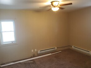 712 S Elm St, Unit half in Orrville, OH - Building Photo - Building Photo