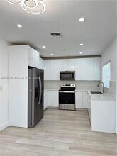 695 NE 80th St in Miami, FL - Building Photo - Building Photo
