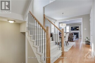 307 Meadowbreeze Dr in Ottawa, ON - Building Photo - Building Photo