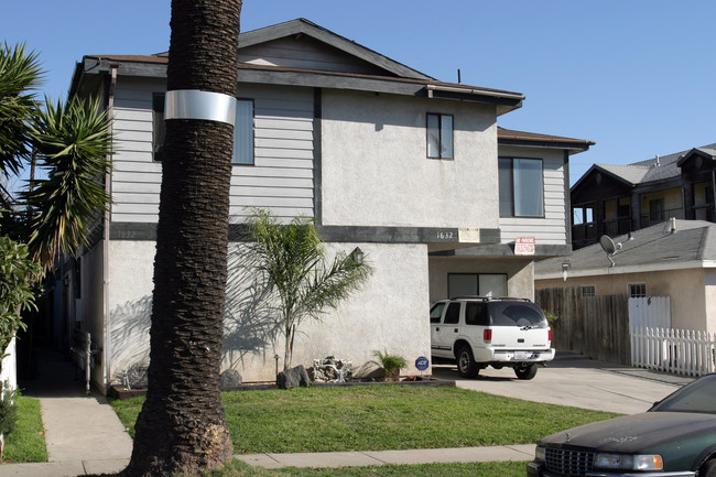 1632 Orizba Ave in Long Beach, CA - Foto de edificio - Building Photo