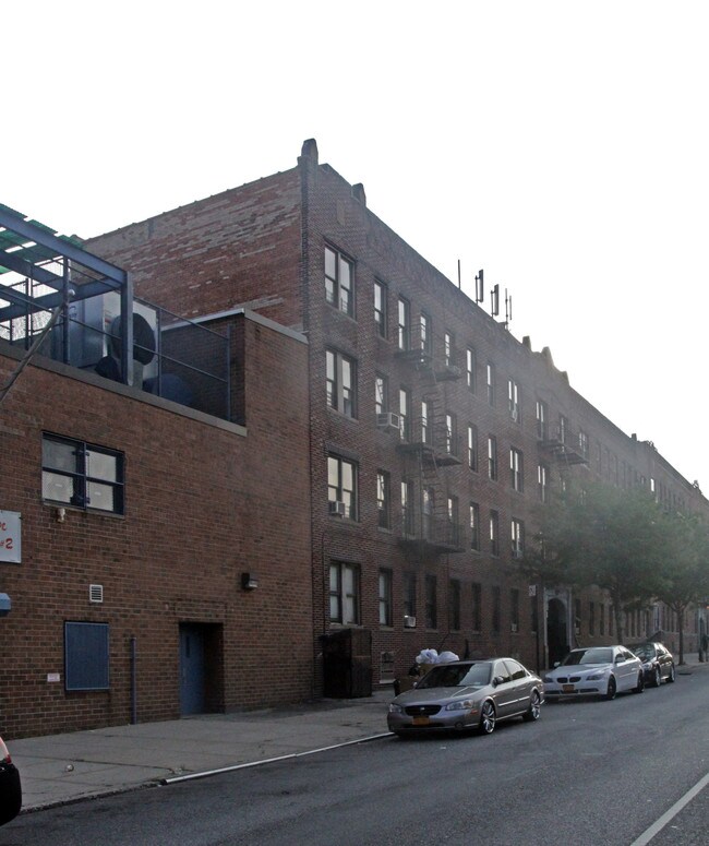 Pacific Court in Brooklyn, NY - Foto de edificio - Building Photo